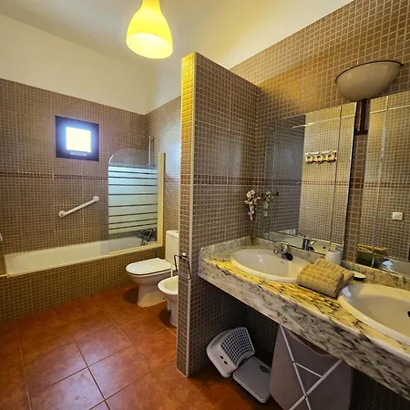 Вилла Casa Georgiana, Playa Blanca, Private Heated Pool Коста Бланка